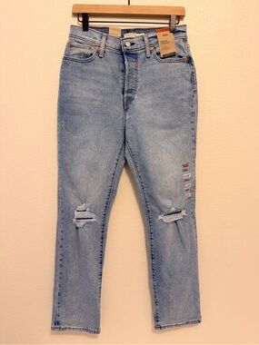 NWT Levi’s Wedgie Straight Distressed Jeans 29 8 Short